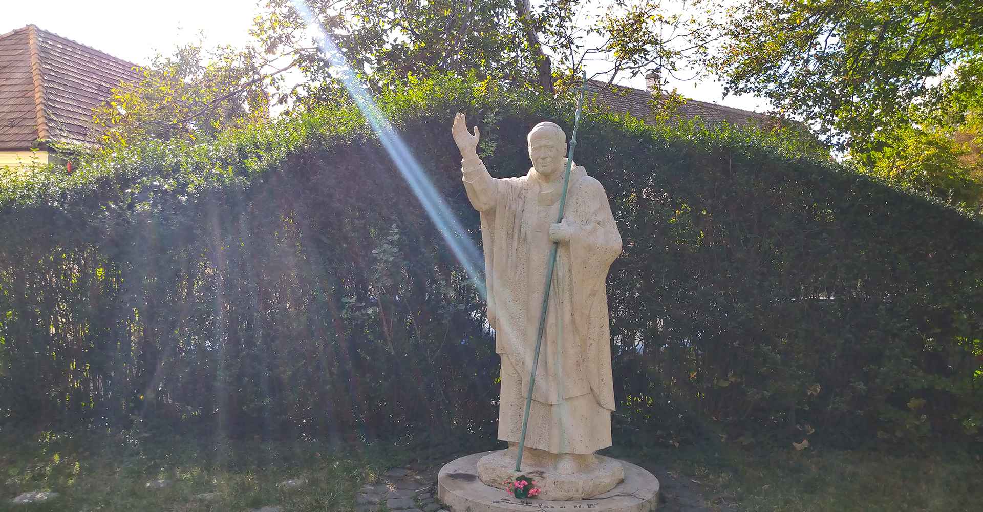 Szentendre_Őri-Art_Gallery_O9-Statue_of_Pope_John Paul_II